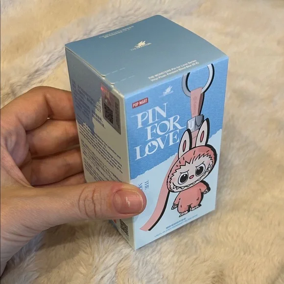 pop mart pin for love labubu - U - Picture 4 of 8